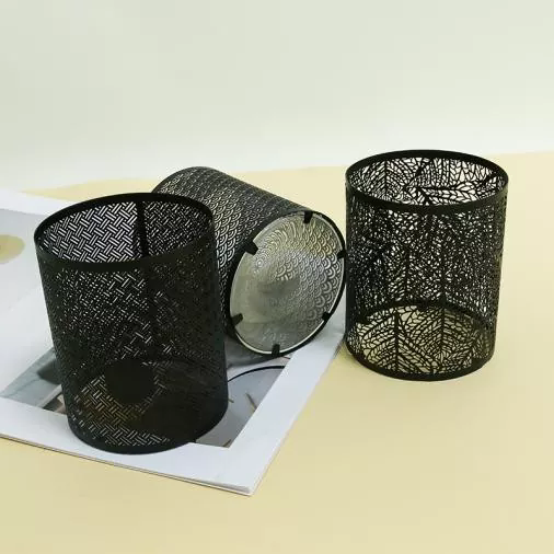 Kas daro juodo metalo žvakės laikiklį stiliaus ir funkcijos pasirinkimą?